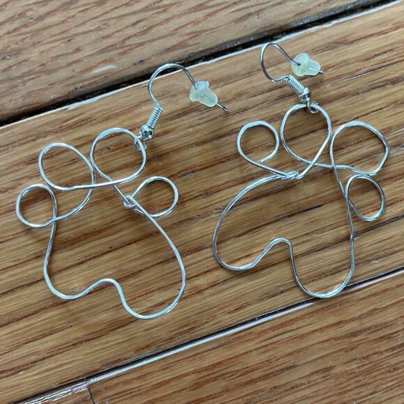 Paw Print Jewelry: 1 Ring, 3 Earrings - Picture 1 of 8